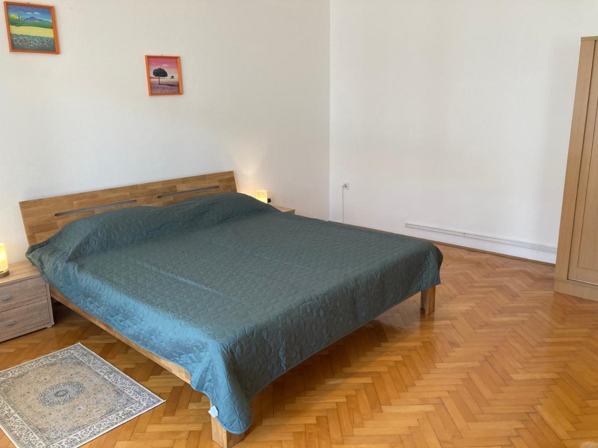 Apartments Hrnjic Umag Bagian luar foto